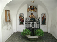 Das Bild zeigt die Brunnenkapelle